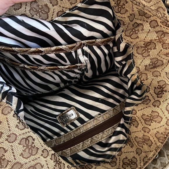 🩵Vintage Y2K GUESS Hobo Bag with Faux Leather Straps | G Logo Clasp Rhinestones - Picture 14 of 16